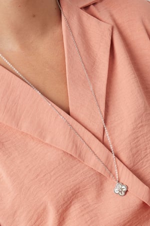 collana con fiore e stella h5 Immagine3